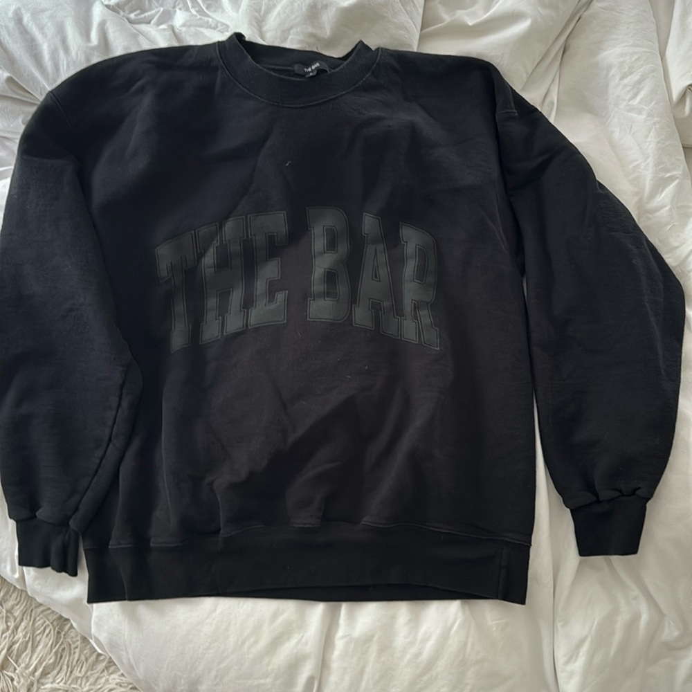 The bar sweatshirts black and white